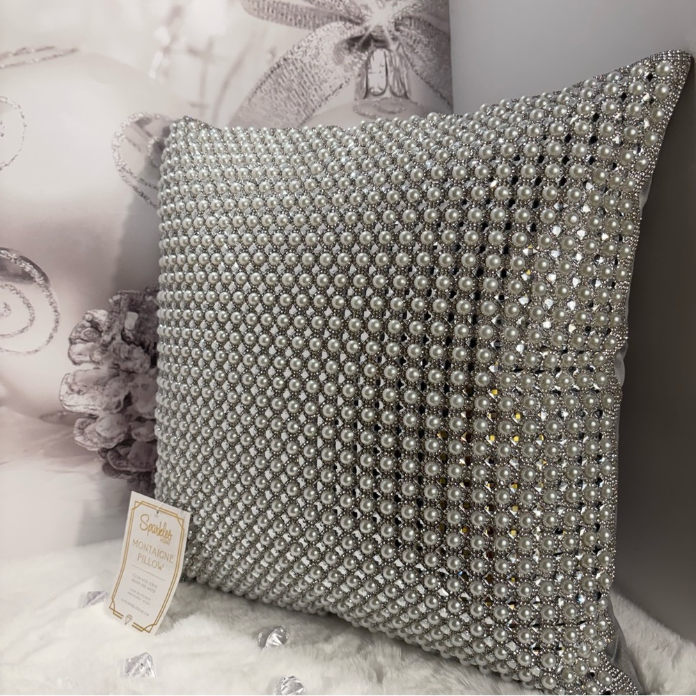 Holiday throw pillows